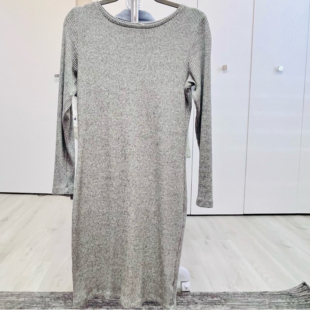 5/$15 Gray Sheath Long Sleeve Dress